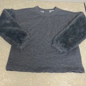 NWT KIDUCHIC Top with faux fur sleeves for girls size 8